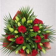 Classic Red Rose &amp; Lilie Bouquet